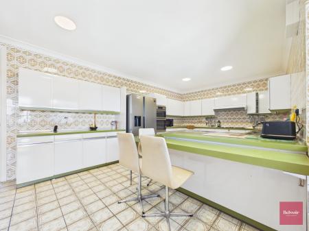4 bedroom Bungalow for sale in Dunvant Road, Killay, Swansea, SA2