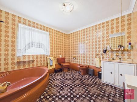 4 bedroom Bungalow for sale in Dunvant Road, Killay, Swansea, SA2
