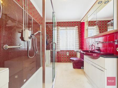 4 bedroom Bungalow for sale in Dunvant Road, Killay, Swansea, SA2