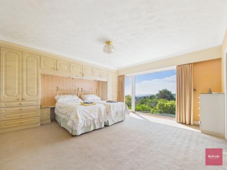 4 bedroom Bungalow for sale in Dunvant Road, Killay, Swansea, SA2