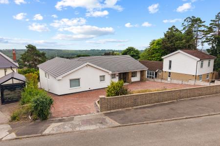 4 bedroom Bungalow for sale in Dunvant Road, Killay, Swansea, SA2