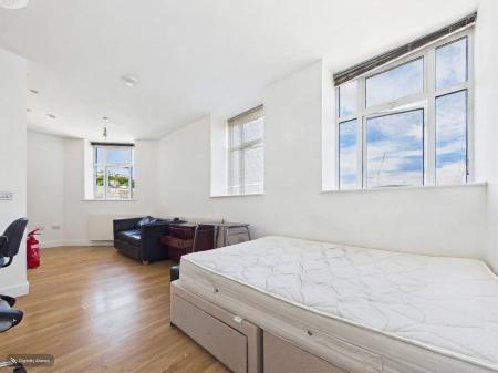 1 bedroom Studio flat for sale in The Kingsway, City Centre, Swansea, SA1