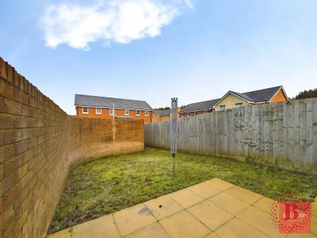 2 bedroom Terraced House to let in Vale Street, Pentrechwyth, Swansea, SA1