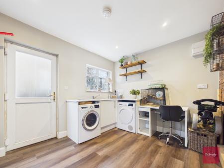 3 bedroom Semi-detached house to let in Summerland Lane, Newton, Swansea, SA3