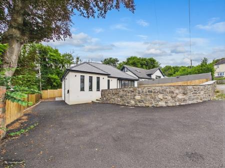 3 bedroom Bungalow for sale in Portway, Swansea, SA3