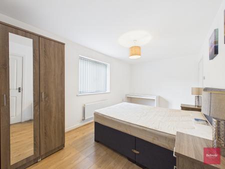 2 bedroom Flat to let in Sir Harry Secombe Court, Swansea, SA1