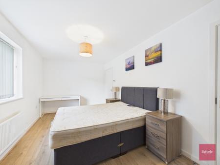 2 bedroom Flat to let in Sir Harry Secombe Court, Swansea, SA1