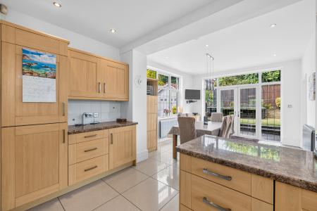 5 bedroom Detached house for sale in Myrtle Grove, Sketty, Swansea, SA2