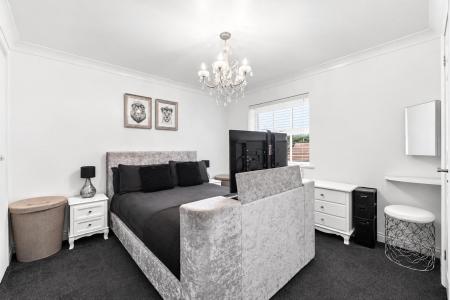 4 bedroom Detached house for sale in Clos Islwyn, Killay, Swansea, SA2