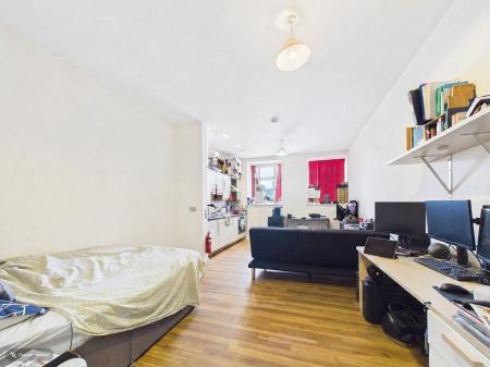 1 bedroom Studio flat for sale in The Kingsway, City Centre, Swansea, SA1