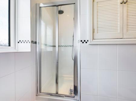 1 bedroom Flat to let in Eversley Road, Sketty, Swansea, SA2