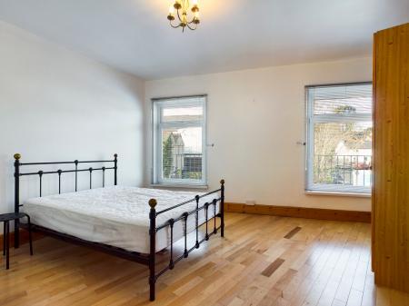 1 bedroom Flat to let in Eversley Road, Sketty, Swansea, SA2