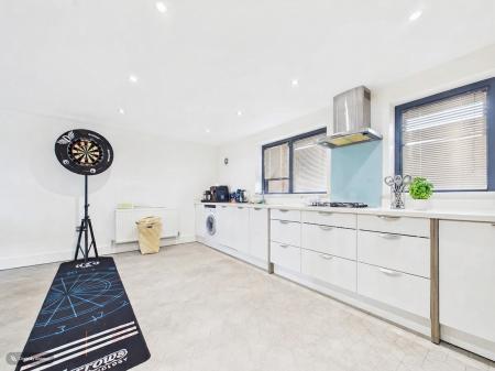4 bedroom Town house for sale in Langdon Road, Mariners Walk, Swansea, SA1