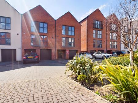 4 bedroom Town house for sale in Langdon Road, Mariners Walk, Swansea, SA1