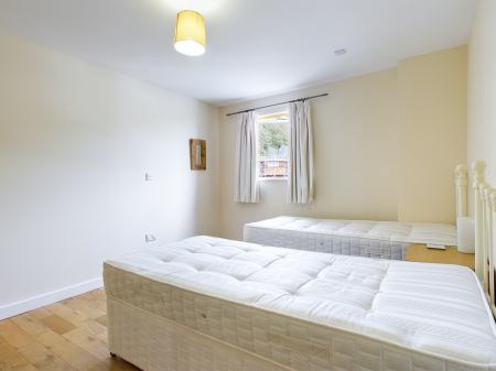 2 bedroom Flat to let in The Osborne, Langland, Swansea, SA3