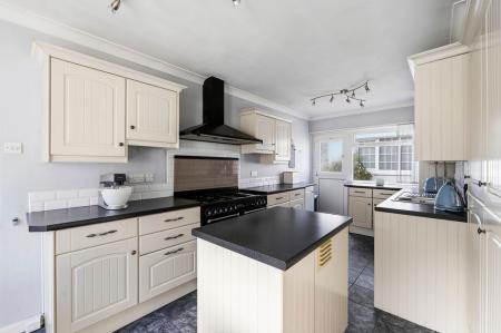 3 bedroom Detached house for sale in Hillgrove, Caswell, Swansea, SA3