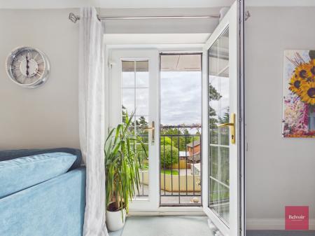 2 bedroom Flat for sale in Penlan Crescent, Uplands, Swansea, SA2