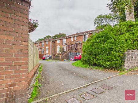 2 bedroom Flat for sale in Penlan Crescent, Uplands, Swansea, SA2