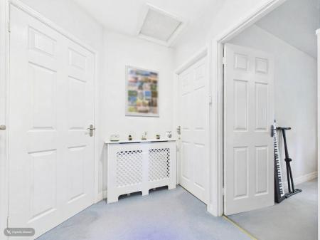 2 bedroom Flat for sale in Penlan Crescent, Uplands, Swansea, SA2