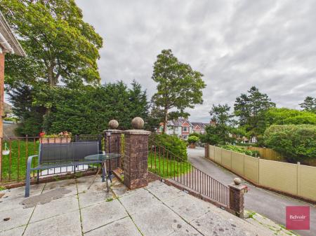 2 bedroom Flat for sale in Penlan Crescent, Uplands, Swansea, SA2