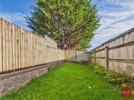 2 bedroom Terraced House to let in Clos Ysgallen, Llansamlet, Swansea, SA7