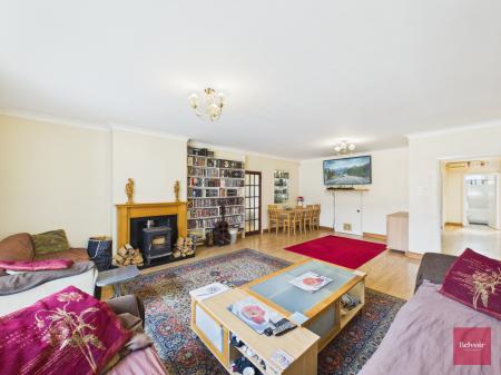 5 bedroom Detached bungalow for sale in Carmarthen Road, Fforestfach, Swansea, SA5