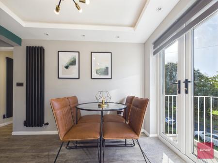 3 bedroom Flat for sale in Oak Ridge, Sketty, Swansea, SA2