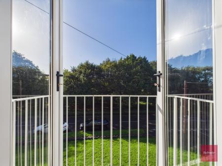 3 bedroom Flat for sale in Oak Ridge, Sketty, Swansea, SA2