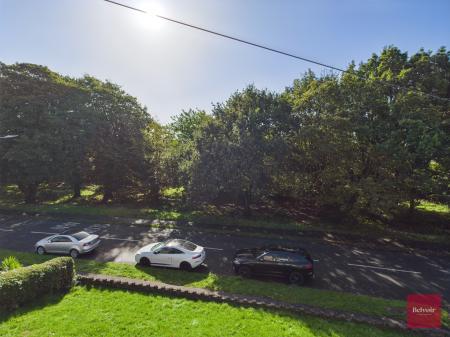 3 bedroom Flat for sale in Oak Ridge, Sketty, Swansea, SA2