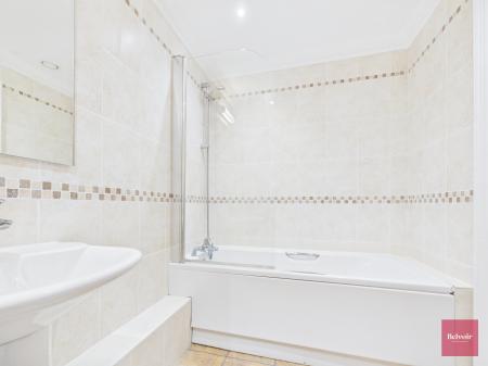 2 bedroom Flat to let in Langland Bay Manor, Langland, Swansea, SA3