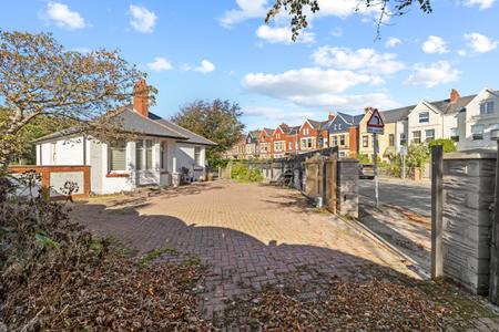 2 bedroom Bungalow for sale in Langland Road, Mumbles, Swansea, SA3