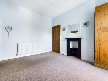 2 bedroom Maisonette to let in Newton Road, Mumbles, Swansea, SA3