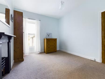 2 bedroom Maisonette to let in Newton Road, Mumbles, Swansea, SA3