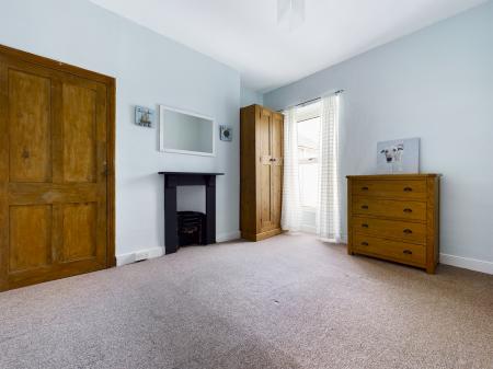 2 bedroom Maisonette to let in Newton Road, Mumbles, Swansea, SA3