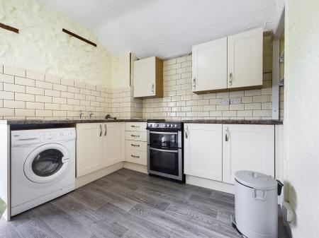 2 bedroom Maisonette to let in Newton Road, Mumbles, Swansea, SA3
