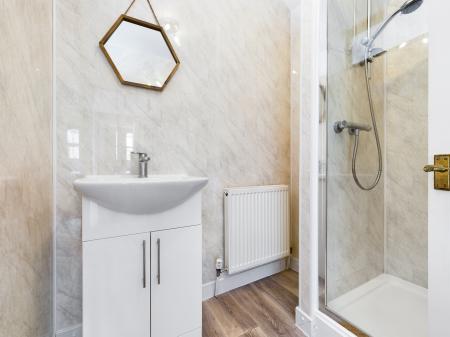 2 bedroom Maisonette to let in Newton Road, Mumbles, Swansea, SA3
