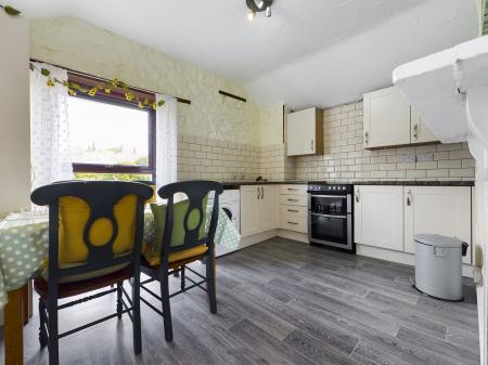 2 bedroom Maisonette to let in Newton Road, Mumbles, Swansea, SA3