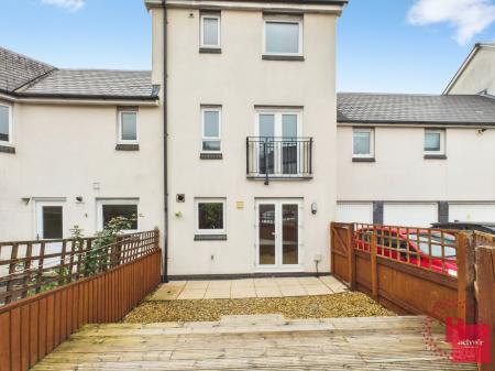 4 bedroom Town house to let in Phoebe Road, Copper Quarter, Swansea, SA1