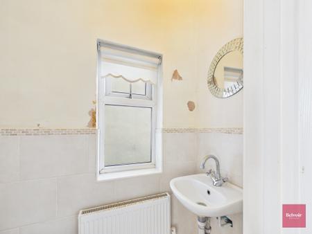 2 bedroom Semi-detached house for sale in West Cross Avenue, West Cross, Swansea, SA3
