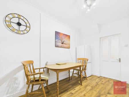 1 bedroom Ground floor flat to let in Langland Road, Mumbles, Swansea, SA3