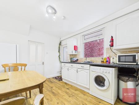1 bedroom Ground floor flat to let in Langland Road, Mumbles, Swansea, SA3