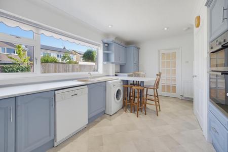 4 bedroom Detached house to let in Millands Close, Newton, Swansea, SA3