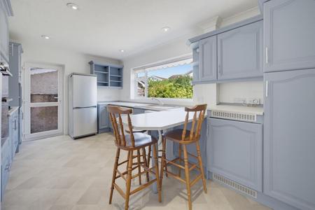4 bedroom Detached house to let in Millands Close, Newton, Swansea, SA3