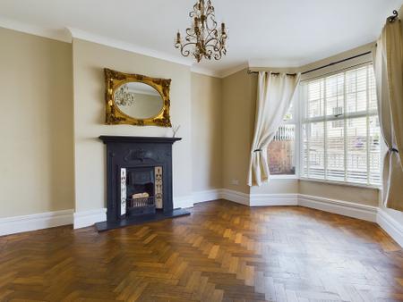 4 bedroom Terraced House to let in Kings Road, Mumbles, Swansea, SA3