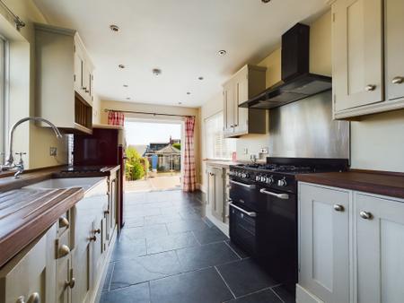 4 bedroom Terraced House to let in Kings Road, Mumbles, Swansea, SA3