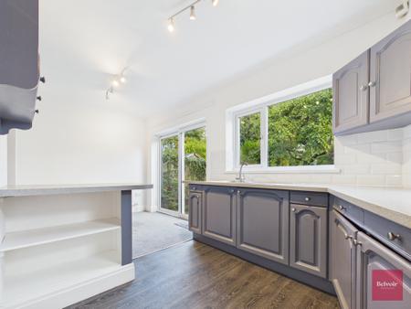 3 bedroom Detached house to let in Castle Road, Mumbles, Swansea, SA3