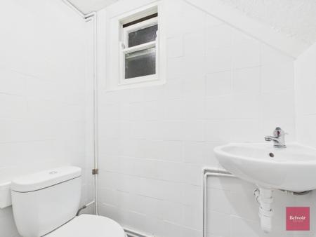 3 bedroom Detached house to let in Castle Road, Mumbles, Swansea, SA3