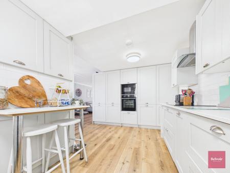 4 bedroom Semi-detached house for sale in Pen Y Fro, Dunvant, Swansea, SA2