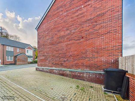 4 bedroom Town house to let in Ffordd Picton Turberville, Sketty, Swansea, SA2