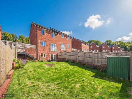 4 bedroom Town house to let in Ffordd Picton Turberville, Sketty, Swansea, SA2
